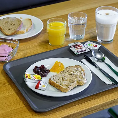 ホステル @ Backpackers インターラーケン