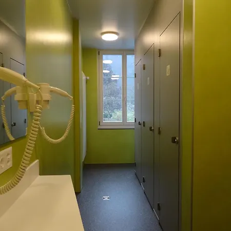 ホステル @ Backpackers インターラーケン