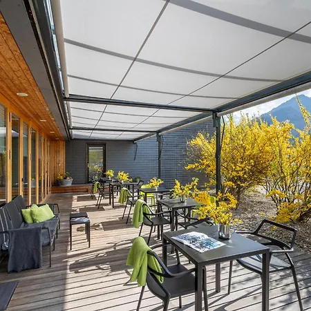 @ Backpackers インターラーケン